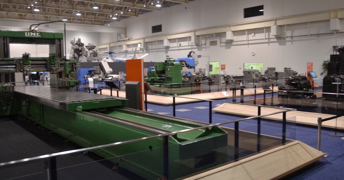 A portable FLT-P pulsed fibre laser cleaning machine ready for use