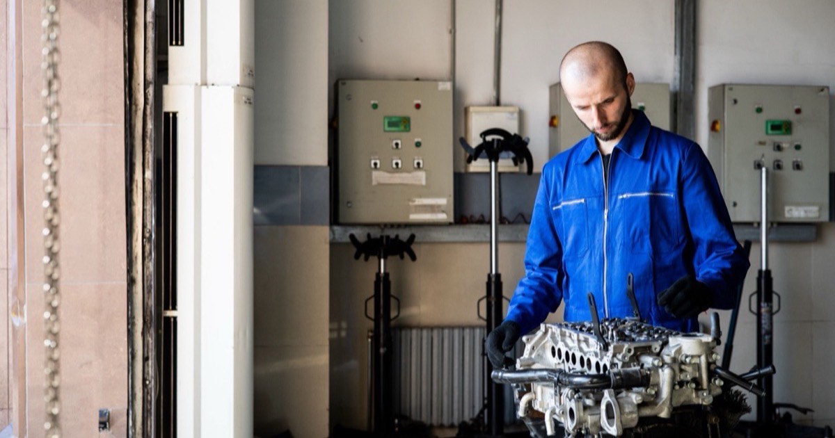 Routine maintenance of a fibre laser cleaning machine