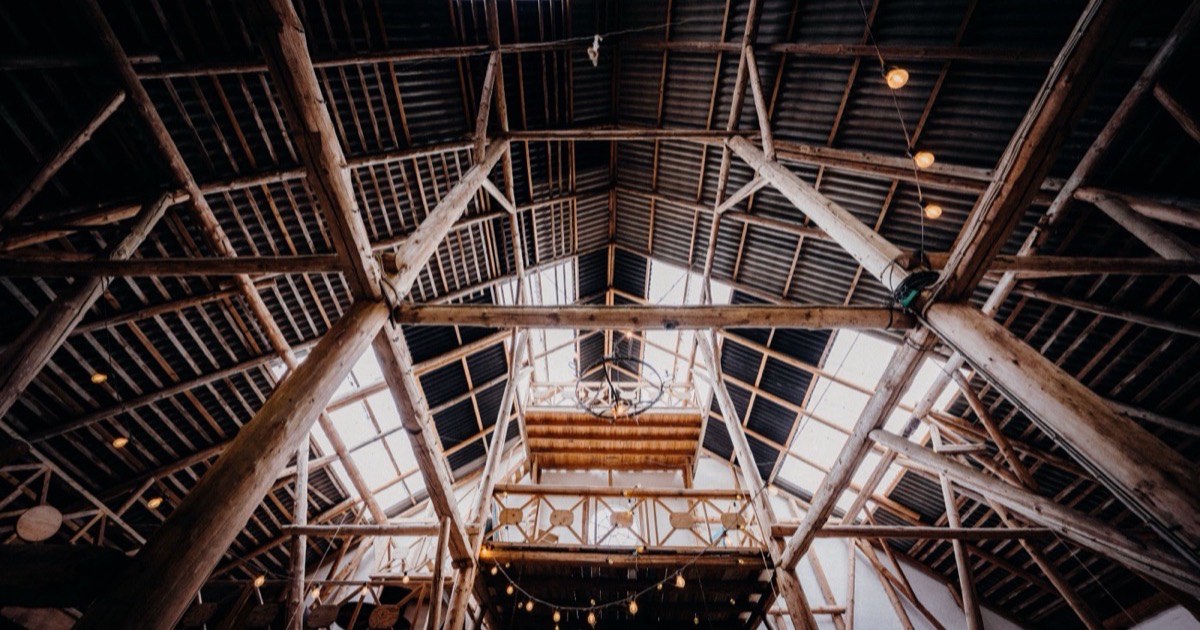 Oak beams being stripped, comparing sandblasting and laser methods